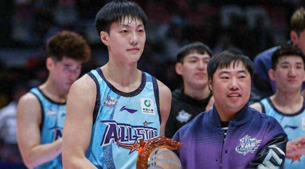 亚洲明星球员获得赛季MVP殊荣，实力获得认可